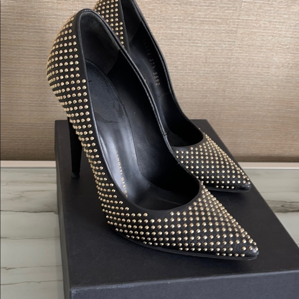 Giuseppe Zannoti gold studded pump